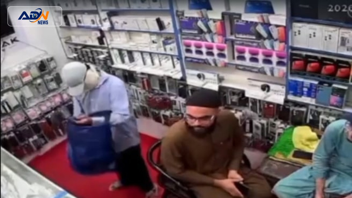 Karachi mobile market robbery